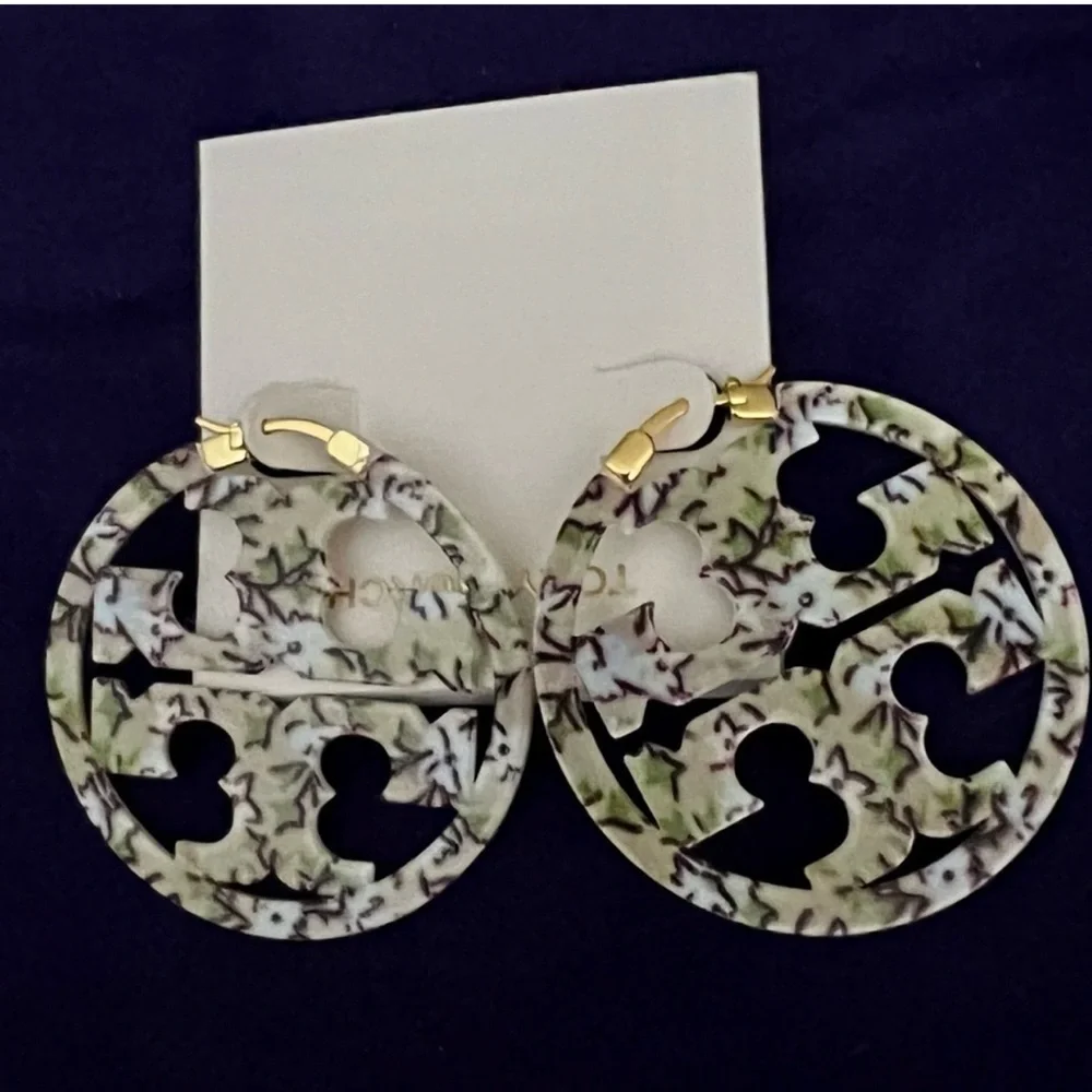 🔥🔥Authentic Designer Earrings At Awesome Prices To Buy Now & Save Price Firm